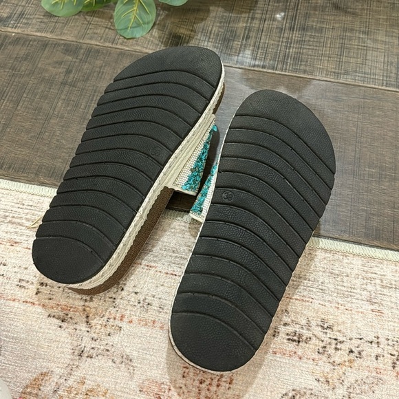 EMBELLISHED MULES SIZE 8 (38) - Picture 13 of 17